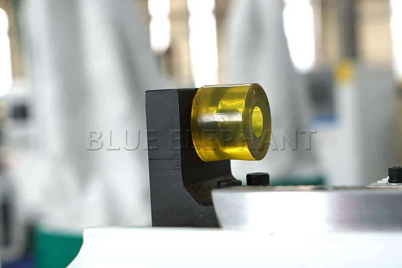 四工序開料機(jī)帶自動(dòng)上下料平臺(tái)