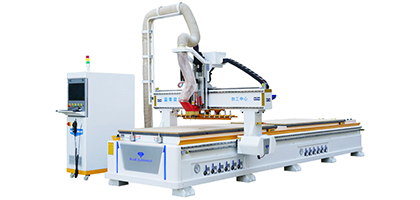 木工開料機(jī)作用巨大，開料機(jī)的出現(xiàn)促進(jìn)全屋家具時(shí)代的快速發(fā)展